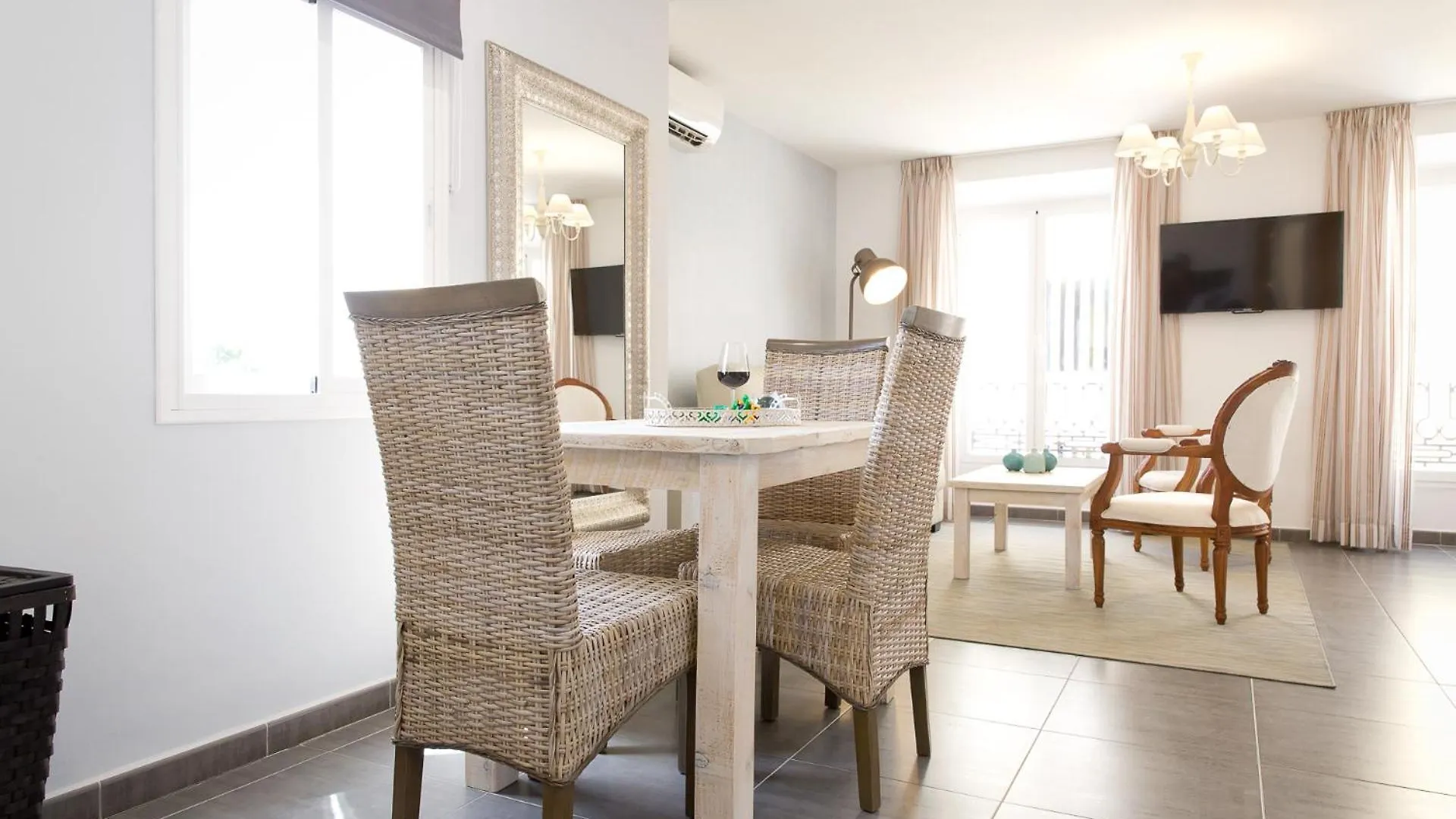 Holidays2Malaga Dos Aceras In Old Town & High Speed Wifi Apartament Malaga