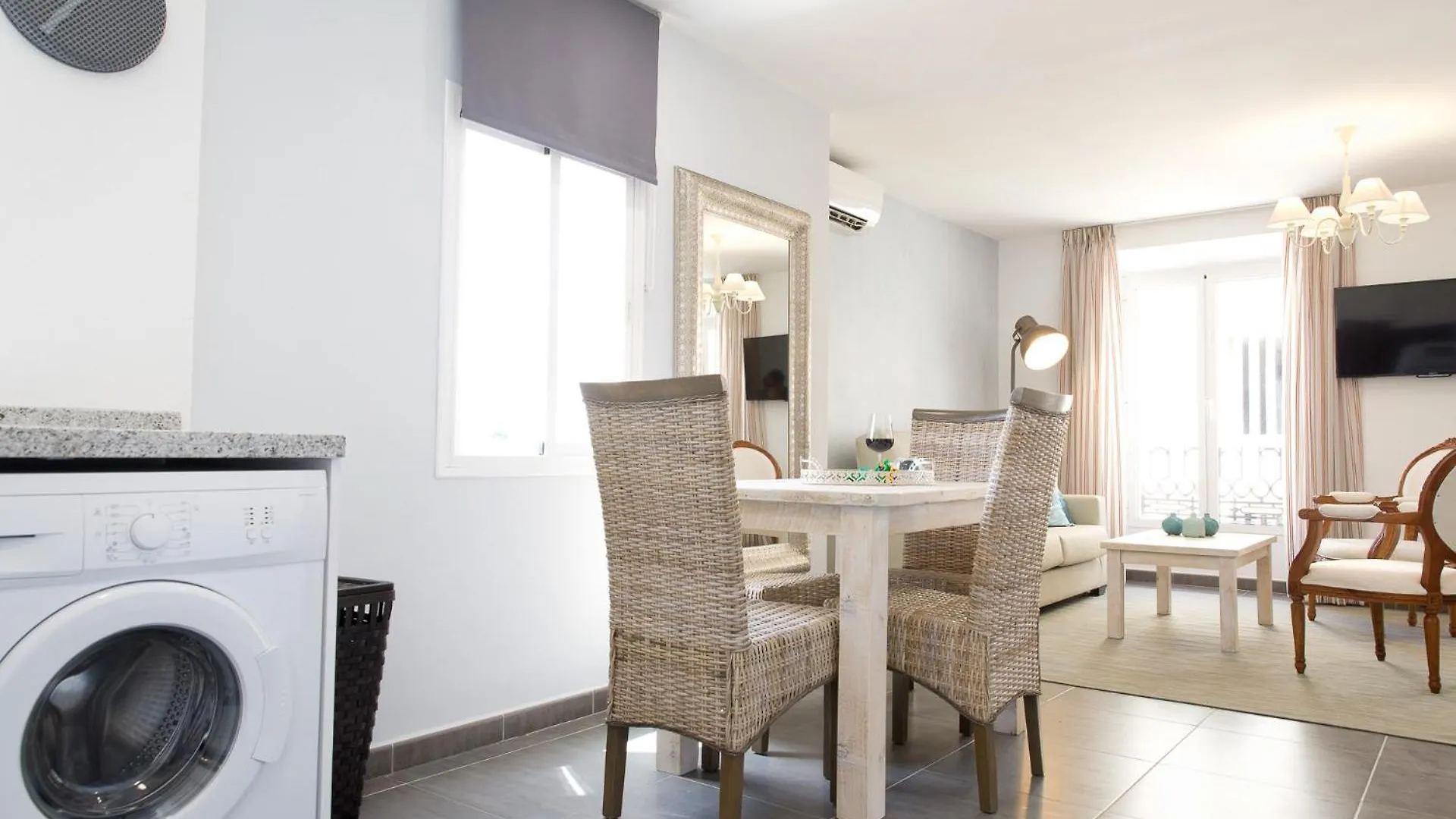 Apartament Holidays2Malaga Dos Aceras In Old Town & High Speed Wifi Hiszpania