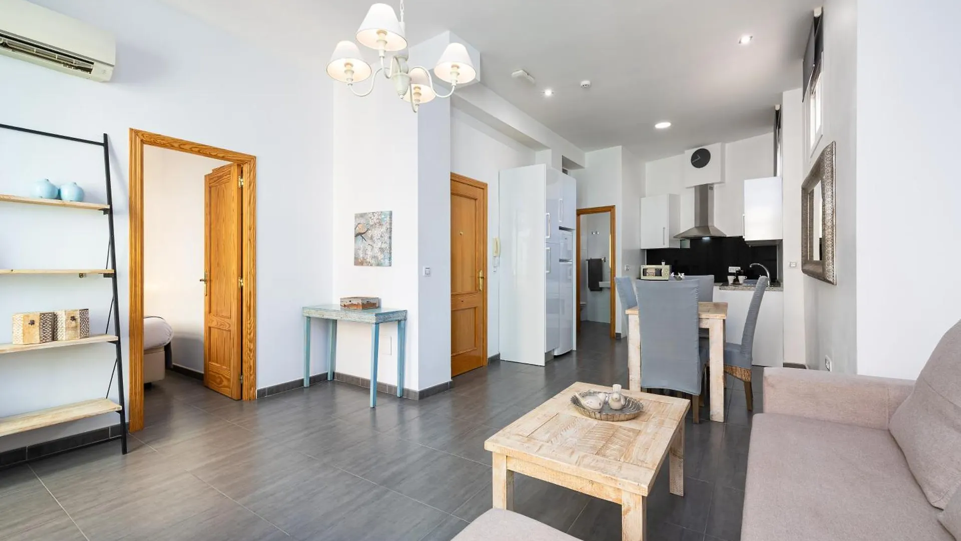 Holidays2Malaga Dos Aceras In Old Town & High Speed Wifi 0*, Malaga