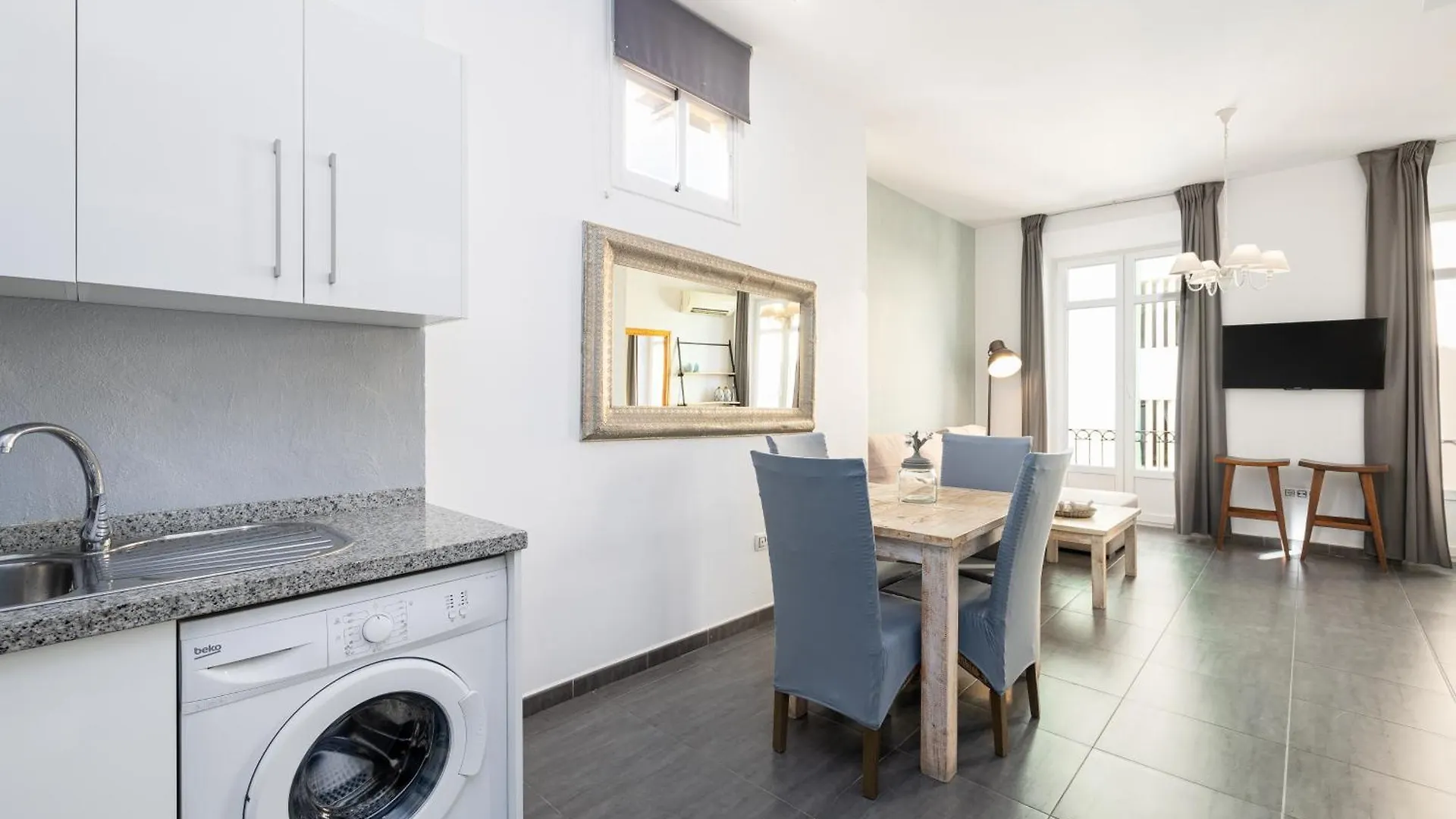Holidays2Malaga Dos Aceras In Old Town & High Speed Wifi 0*, Malaga