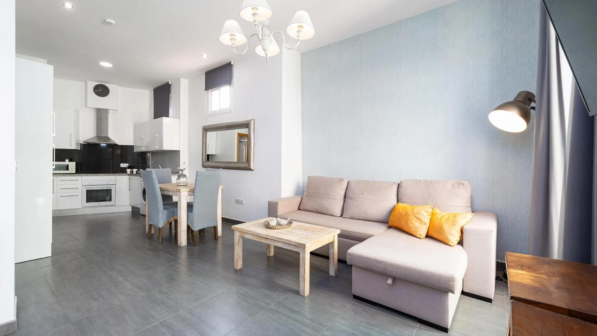 Holidays2Malaga Dos Aceras In Old Town & High Speed Wifi