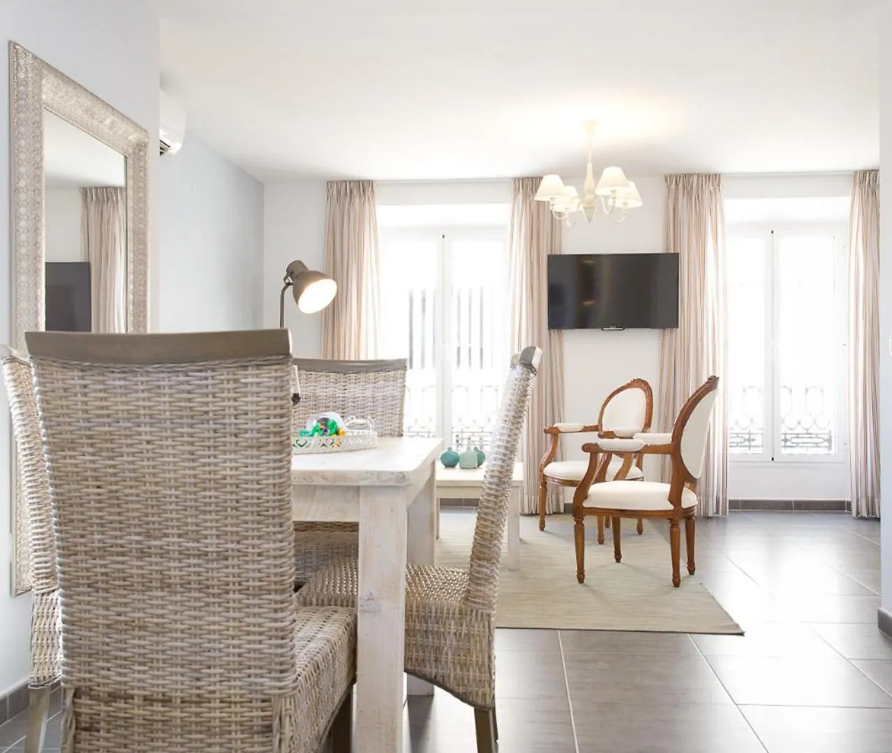 Apartment Holidays2Malaga Dos Aceras In Old Town & High Speed Wifi