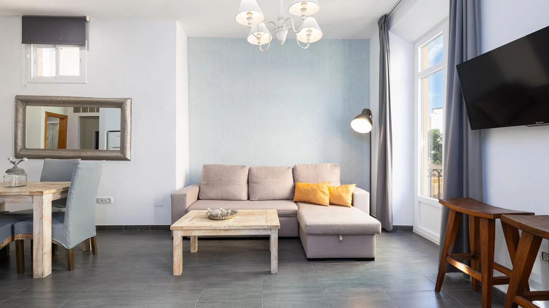 Apartment Holidays2Malaga Dos Aceras In Old Town & High Speed Wifi Spain