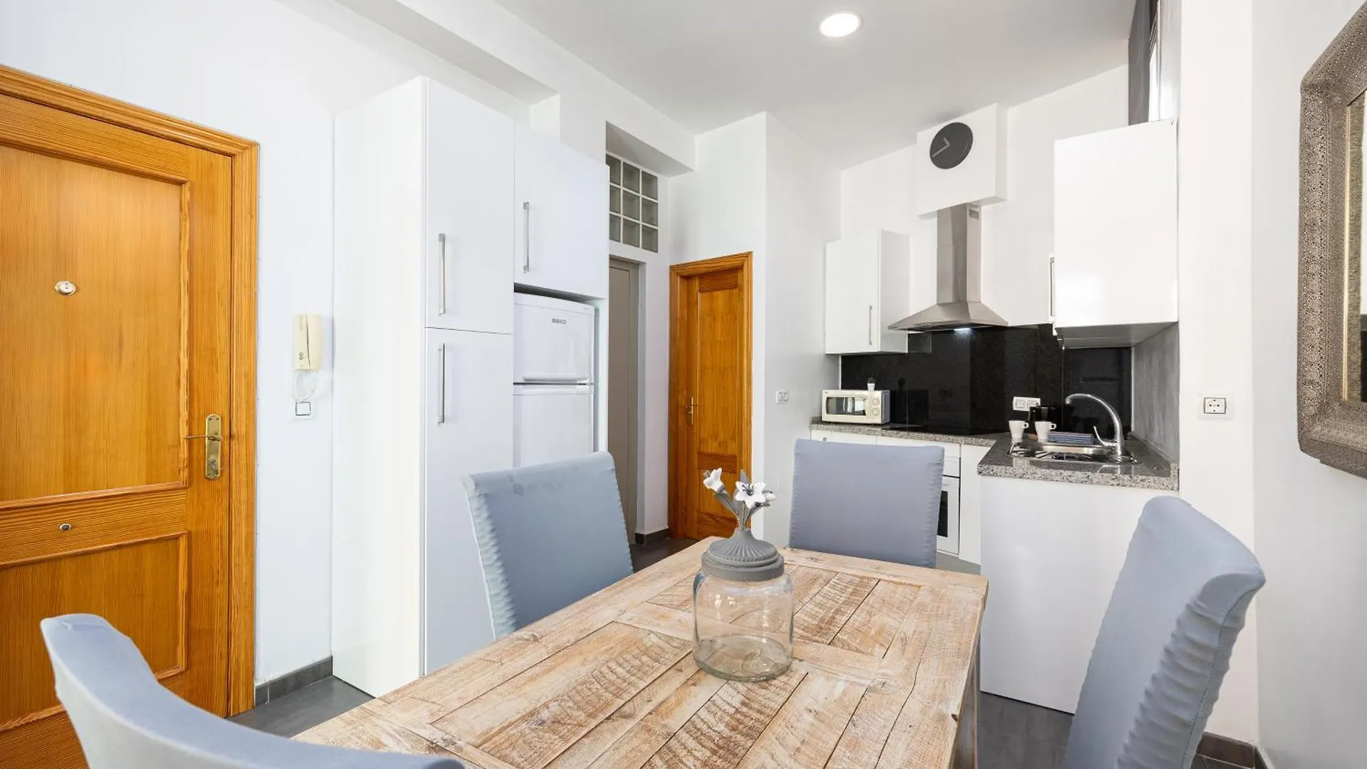 Apartment Holidays2Malaga Dos Aceras In Old Town & High Speed Wifi