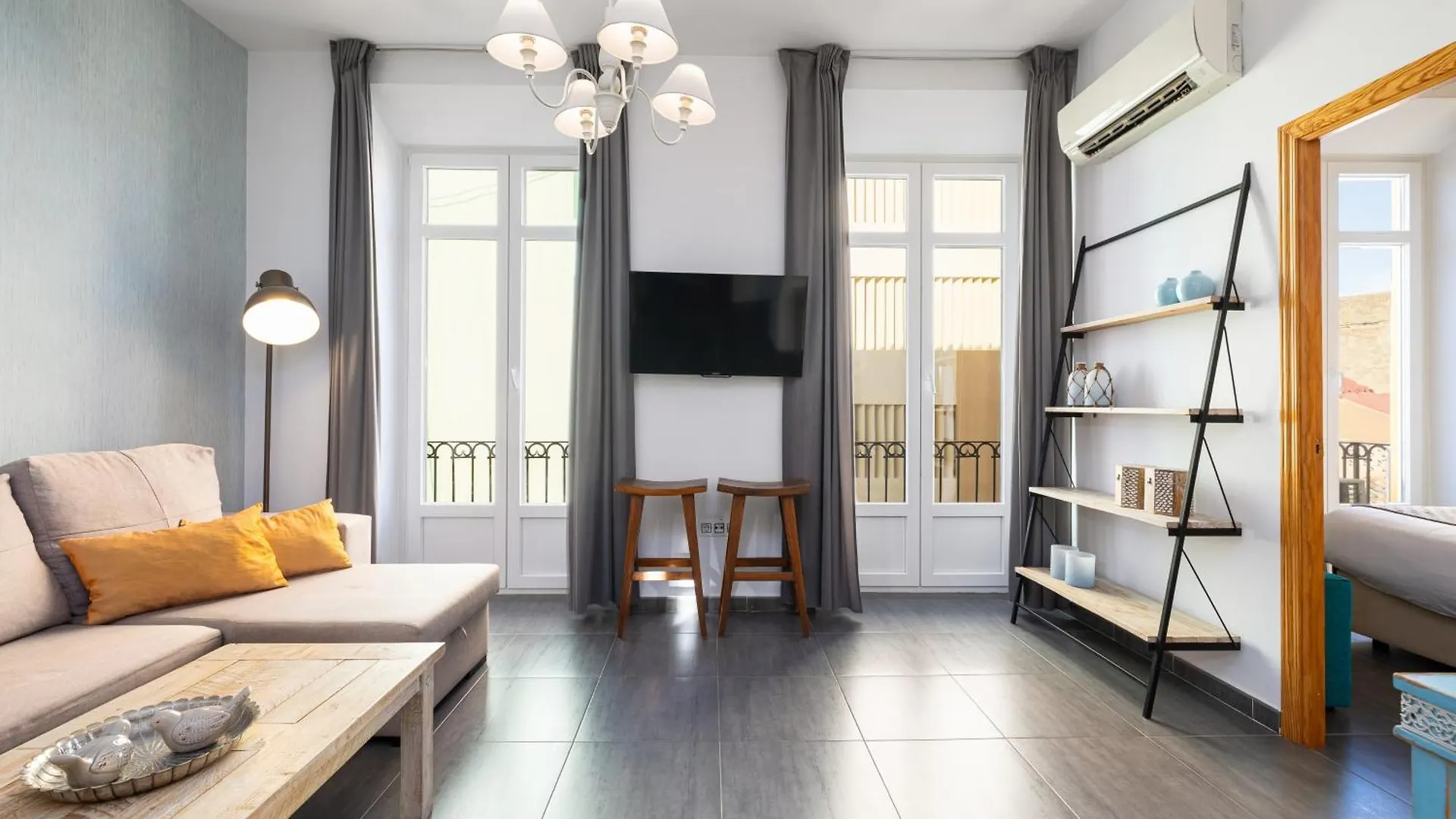 Holidays2Malaga Dos Aceras In Old Town & High Speed Wifi Apartment Malaga