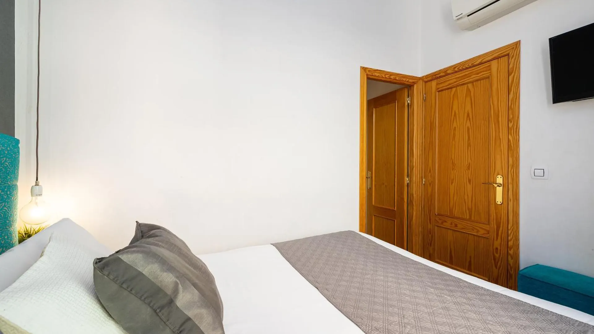 Holidays2Malaga Dos Aceras In Old Town & High Speed Wifi 0*, Malaga